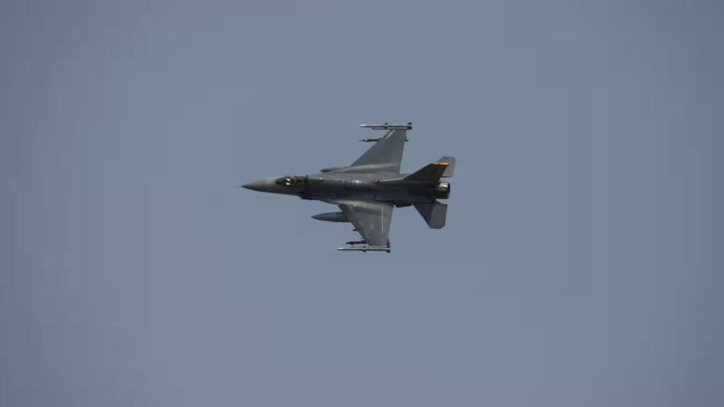 Thai forces drop bombs