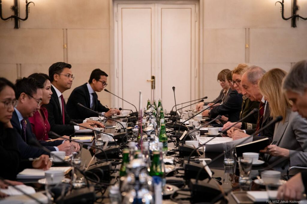 Cambodian and Poland official meeting