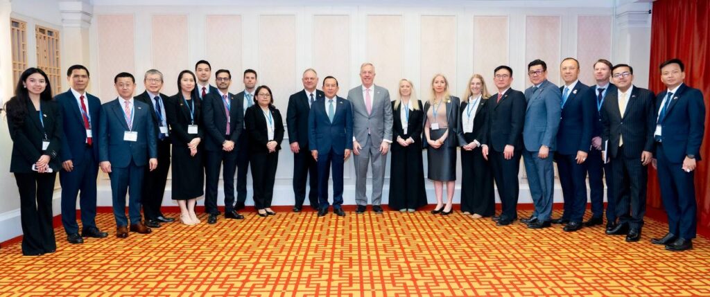 huot hak and US delegation