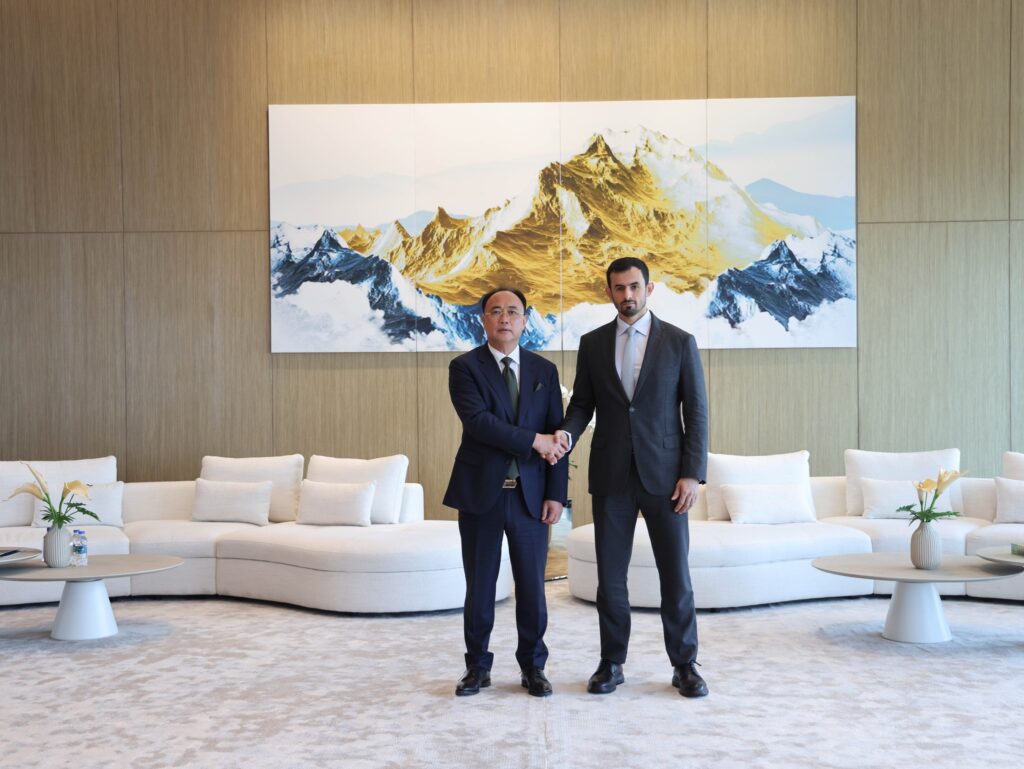 Kith Meng and Salem Al Shamsi