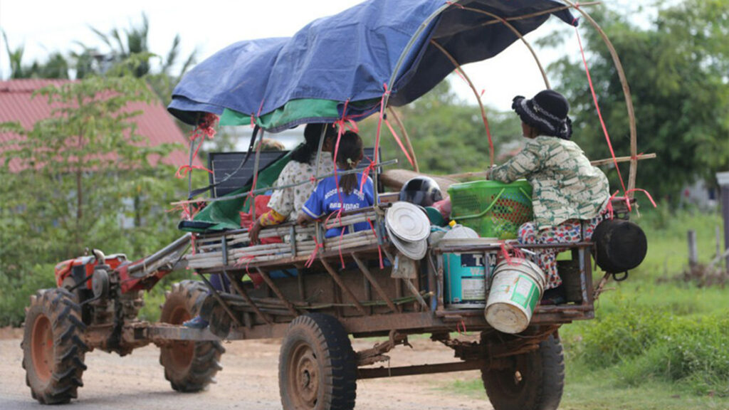 Cambodian civilians return homes