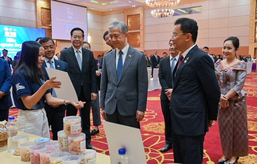 Hem Vanndy and Wang Wenbin